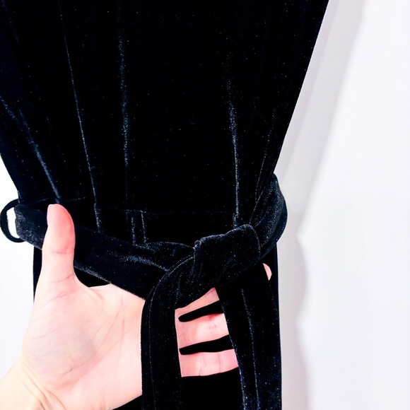 MERCER & MADISON Black velvet jumpsuit - Picture 4 of 9